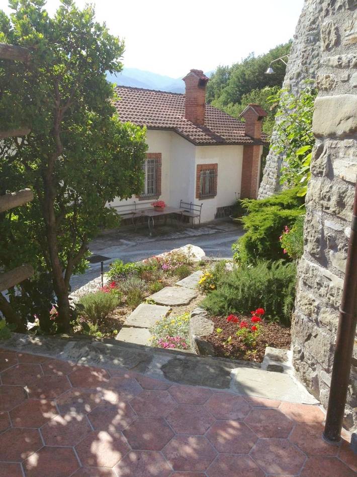 Ferienhaus für 7 Personen, mit Balkon und Terrasse sowie Garten und Ausblick in Mulazzo