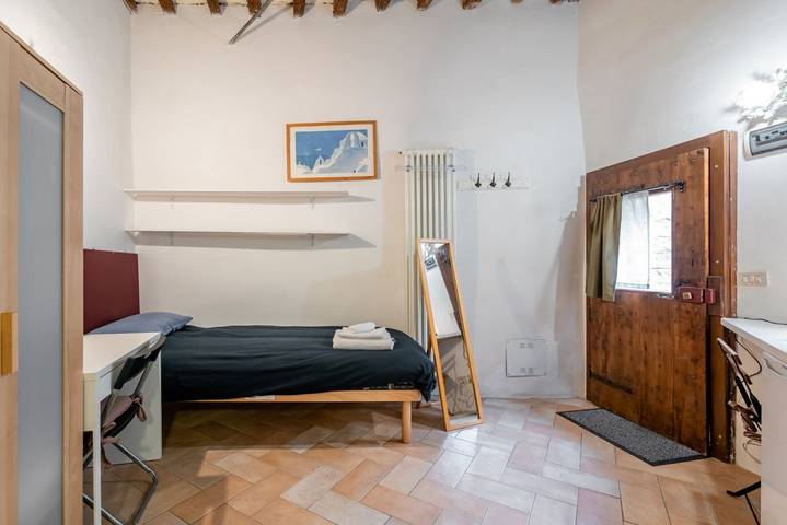 Appartamento intero, Urbino Historical Central Studio Flat in Urbino, Valle del Metauro