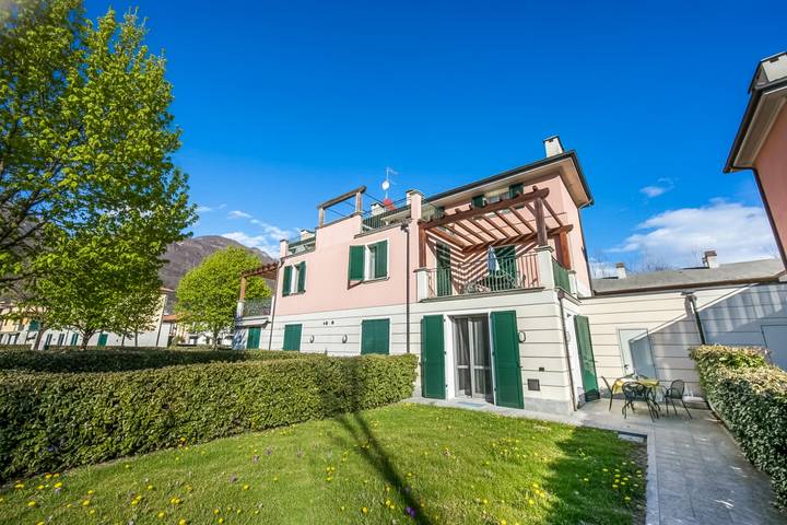 Gîte pour 4 personnes, avec Terrasse et Vue sur le lac dans Porlezza