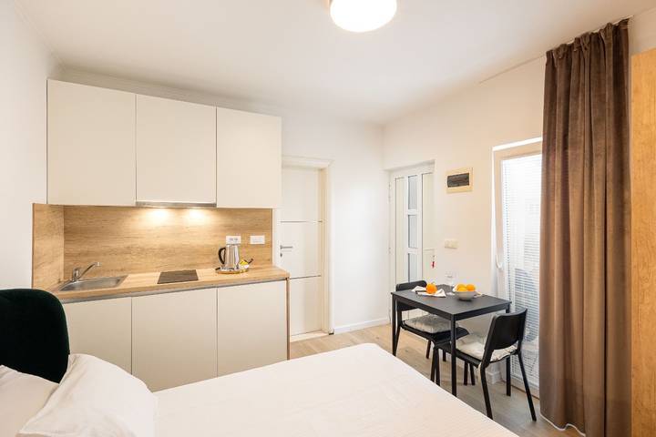 Studio für 2 Personen, mit Balkon/Terrasse und Garten in Trogir