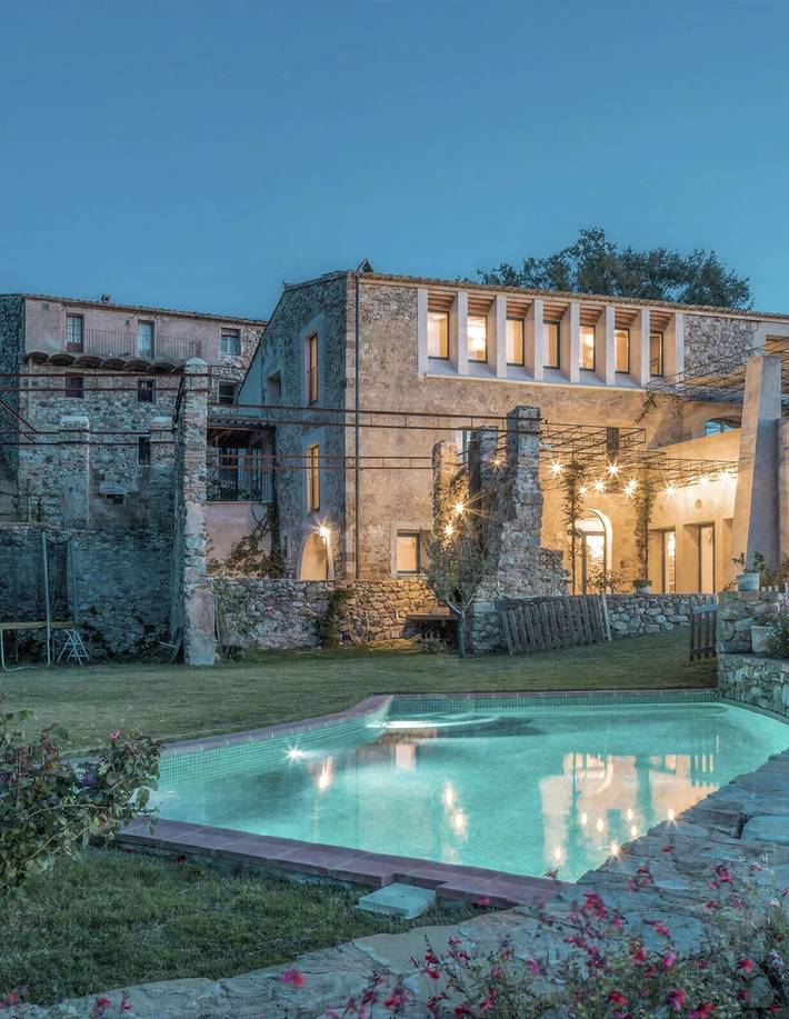 Casa rural para 14 personas, con Terraza además de Jardín y Piscina en Sales de Llierca - 2