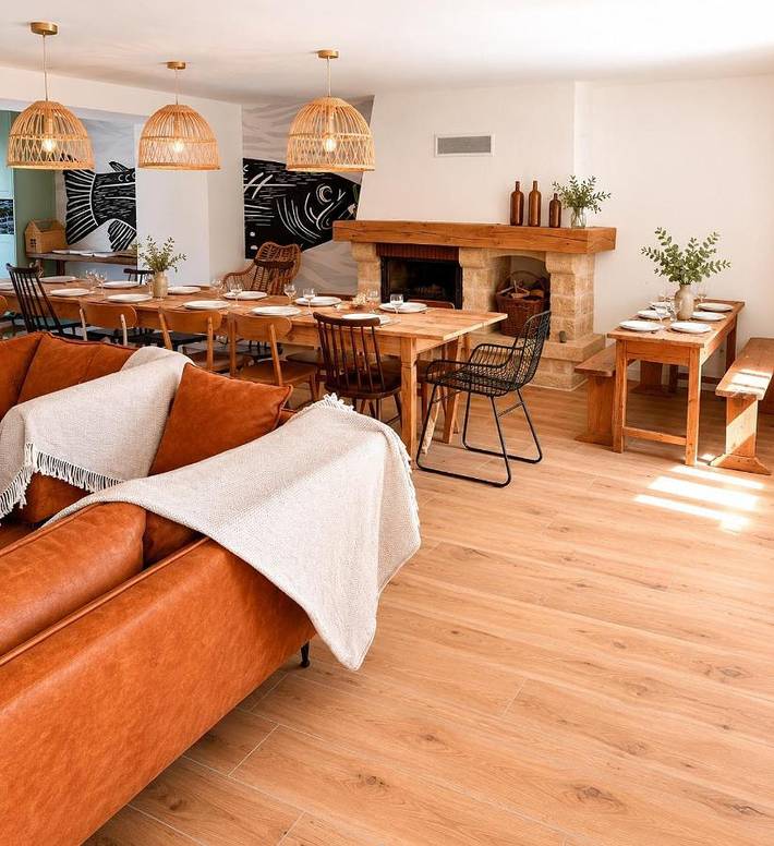 Location de vacances pour 15 personnes, avec Terrasse et Jardin ainsi que Piscine et Vue sur le lac dans Loutehel