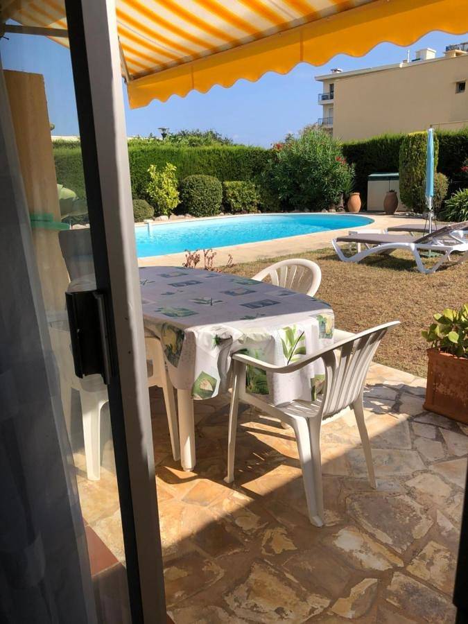 Queen Room with Pool View in Cagnes-sur-Mer, Côte méditerranéenne (France)