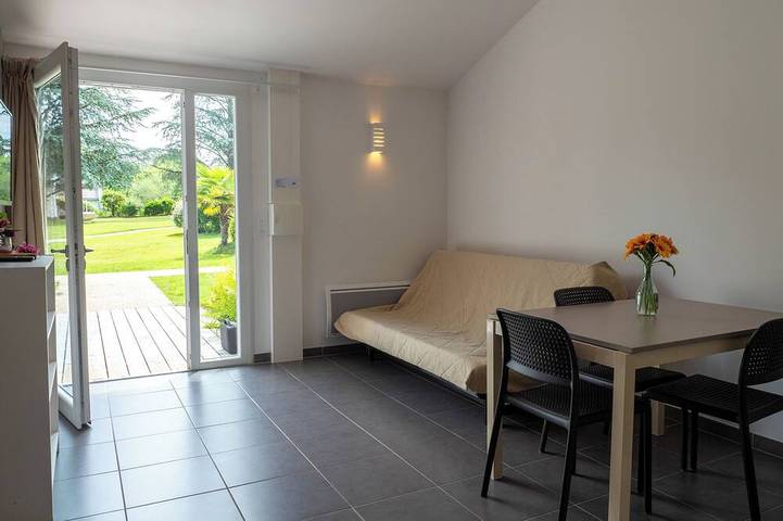 Appartement entier, Espalion,  logement 6 personnes 2 chambres, piscine chauffée, idéal en famille in Espalion, Aveyron