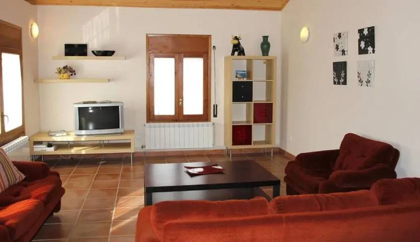 Appartement entier, Appartement près de Torres del Obispo avec piscine in Torres del Obispo, Graus