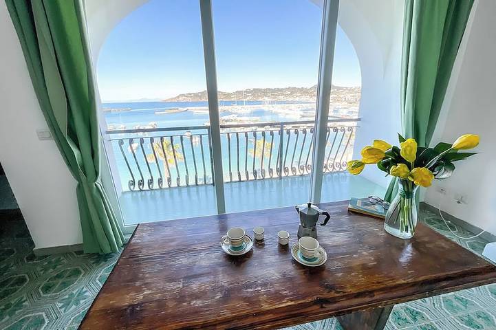 Gîte pour 6 personnes, avec balcon, animaux acceptés à Forio