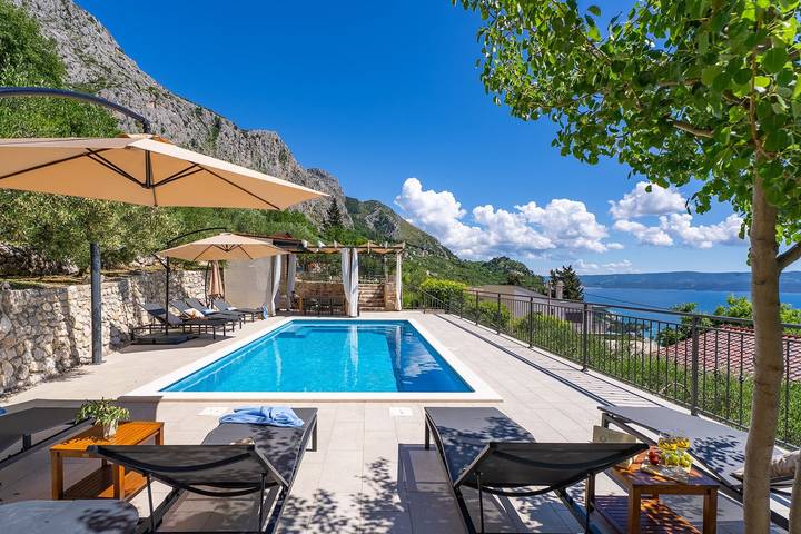 Ferienhaus für 8 Personen, mit Pool und Garten in Omis - 2