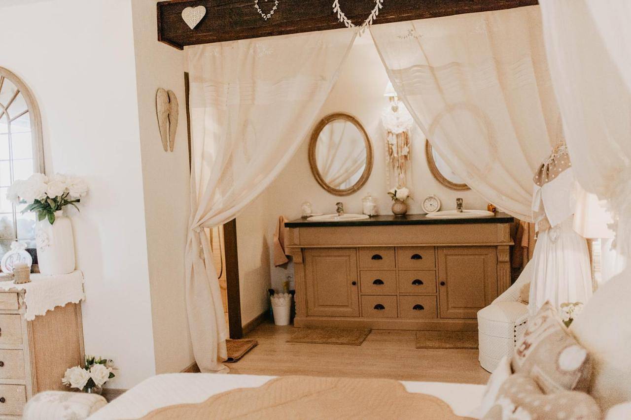 Large Double Room in Montels, Côte méditerranéenne (France)