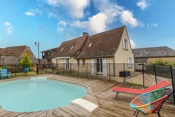 Gîte pour 11 personnes, avec jardin à Nailhac