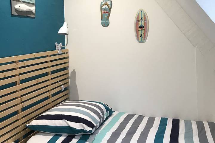 Quai 20 : House with swimming pool sleeps 10 by the sea in Ploemeur, Côte des Mégalithes