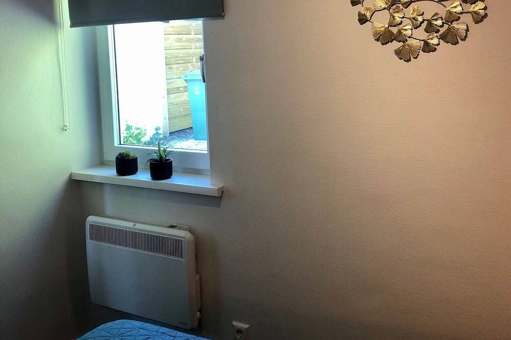 Nice, trendy furnished, vacation bungalow with fenced garden. Pets welcome! in Bruinisse, Niederländische Nordsee