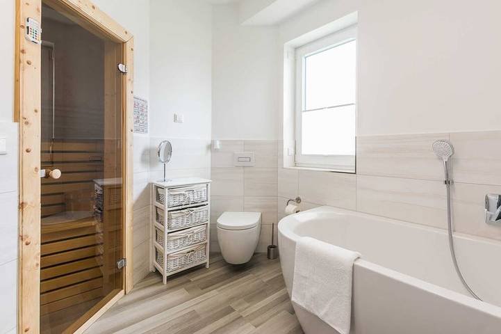 Luxus See - Domizil mit Sauna, Kamin, eigener Seezugang - Ferienhaus Rohrdommel in Krakow am See, Mecklenburgische Seenplatte