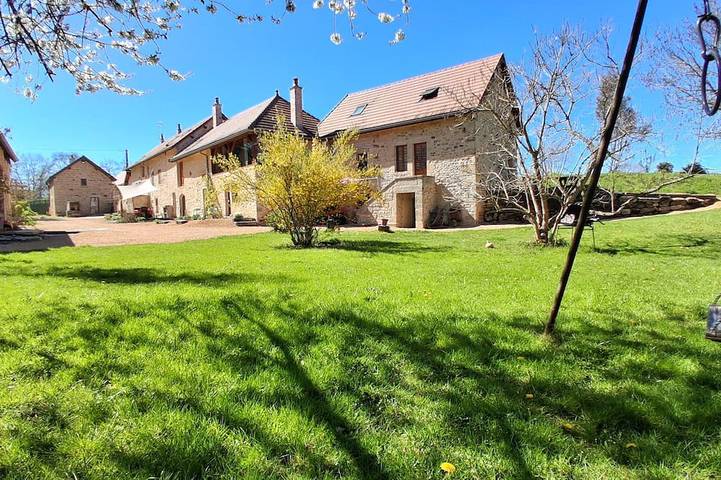 Location de vacances pour 8 personnes, avec Balcon et Jardin à Antully