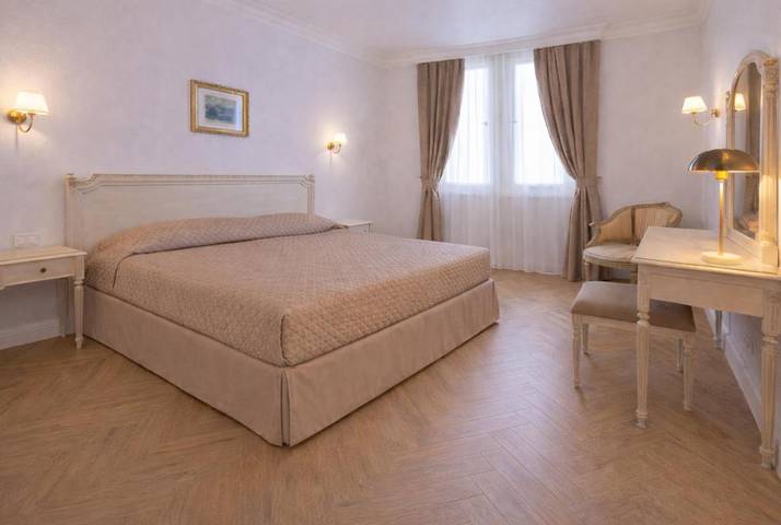 Hôtel pour 3 personnes, avec balcon dans Grotte de Massabielle - 2