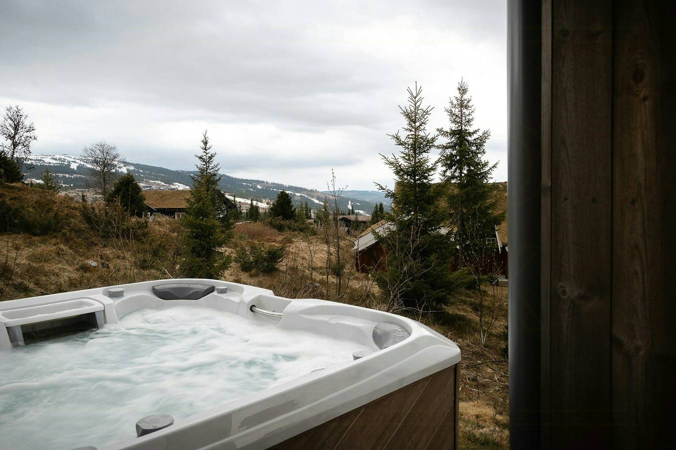 Berghütte bei Hafjell mit Aussicht und Whirlpool in Hafjell, Øyer