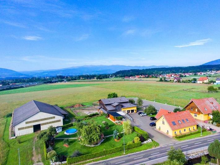 Ferienhaus für 3 Personen, mit Balkon und Terrasse sowie Garten in Spielberg