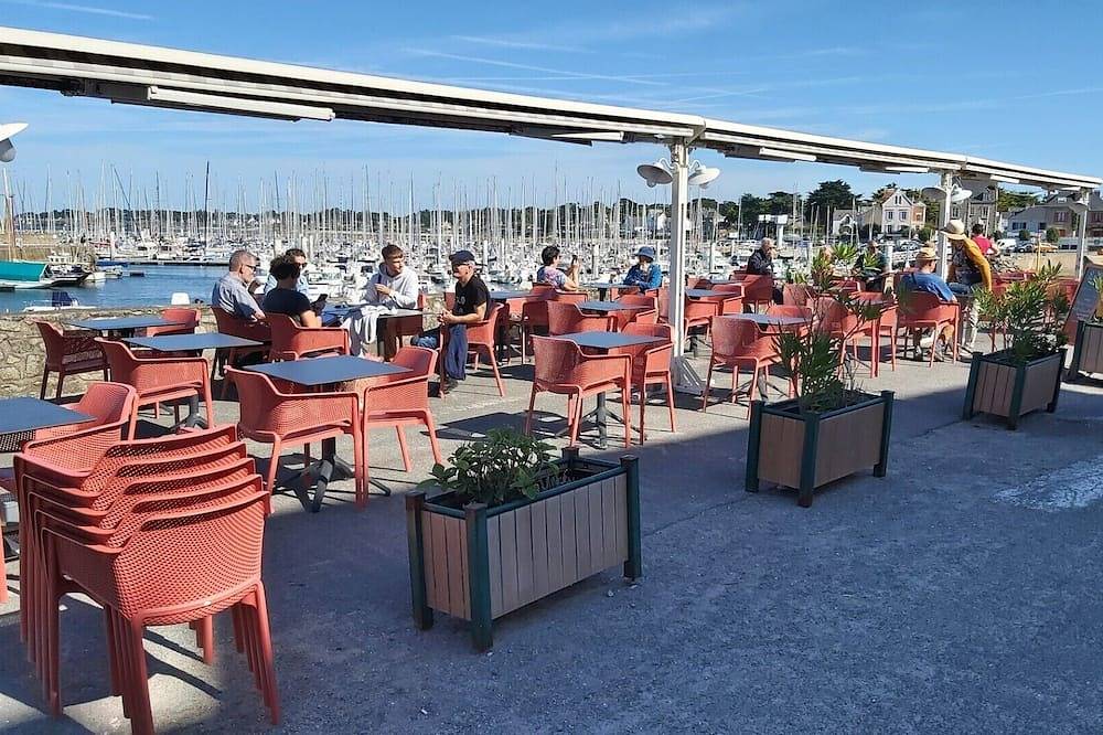 Set in the beautiful grounds of Chateau le Deffay near Pontchateau in Sainte-Reine-de-Bretagne, Region de Saint-Nazaire