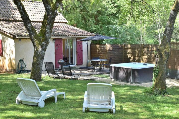 Maison de vacances pour 2 personnes, avec Jacuzzi et Terrasse à Le Buisson-de-Cadouin