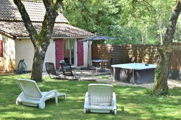 Gîte pour 2 personnes, avec jacuzzi et terrasse, animaux acceptés à Le Buisson-de-Cadouin
