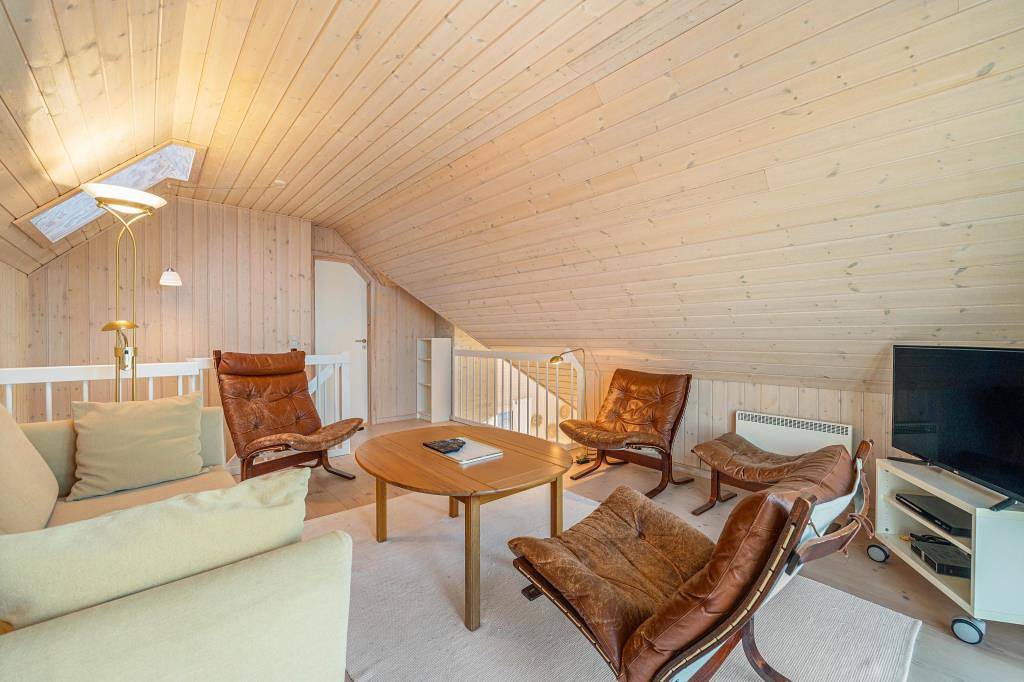 Schönes Reetdachhaus mit Sauna hinter den Dünen in Rindby, Wadden Sea National Park