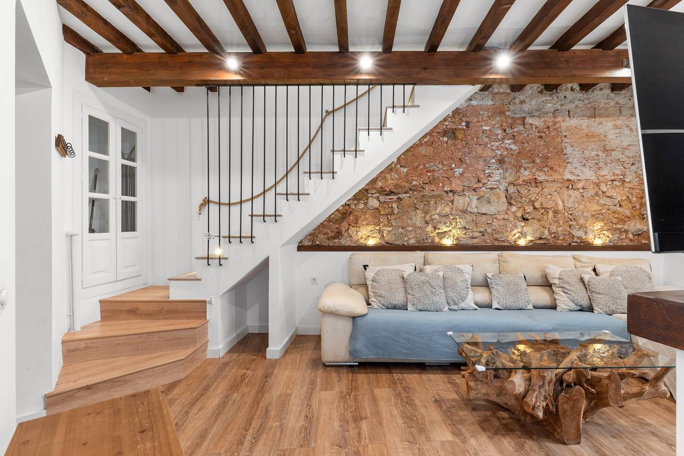 Village house, 100m from the beach, with Wi-Fi and air conditioning in Estepona Old Town, Estepona