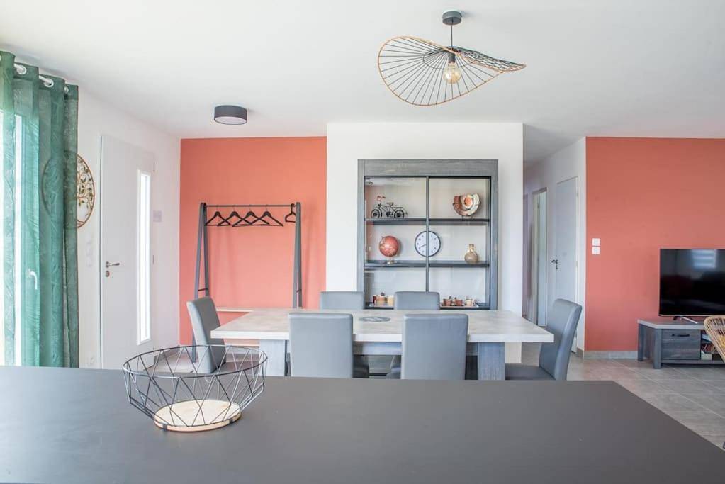 Three-Bedroom House in Cantenay-Épinard, Région d'Angers
