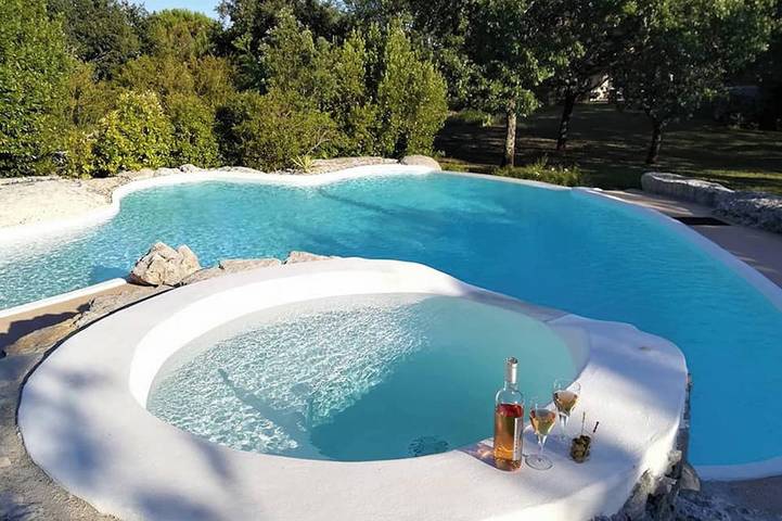 Gîte pour 2 personnes, avec piscine et jacuzzi