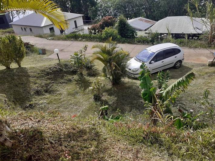 Gîte pour 4 personnes, avec terrasse ainsi que vue et jardin à Les Trois-Bassins - 3