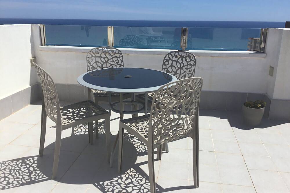 Entire apartment, 3Bed Penthouse Apt with Private Terrace & Balcony in Playa Carrer La Mar, el Campello
