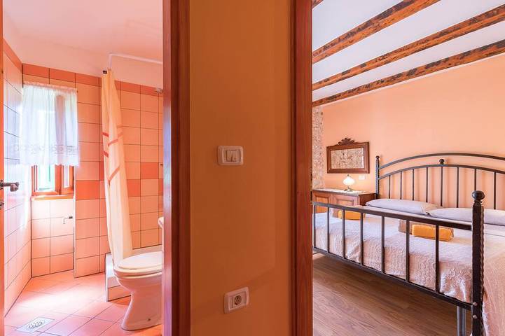 Entire apartment, Authentic Istrian House - Apartment with saltwater pool- 15 min from Kamenjak in Pula-Medulin, Pula