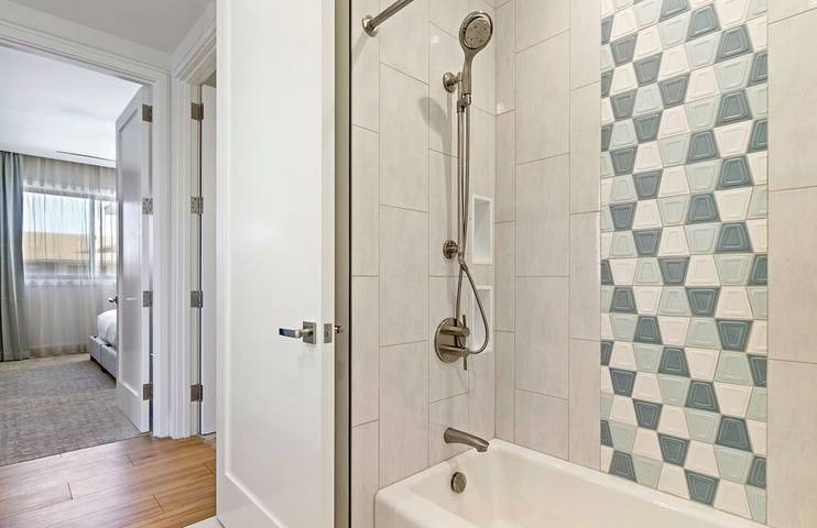 Beach rental for 8 people, with hot tub and yard as well as pool and balcony on Maui