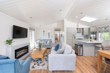 Chalet for 6 People in Broadwoodwidger, Devon, Photo 1