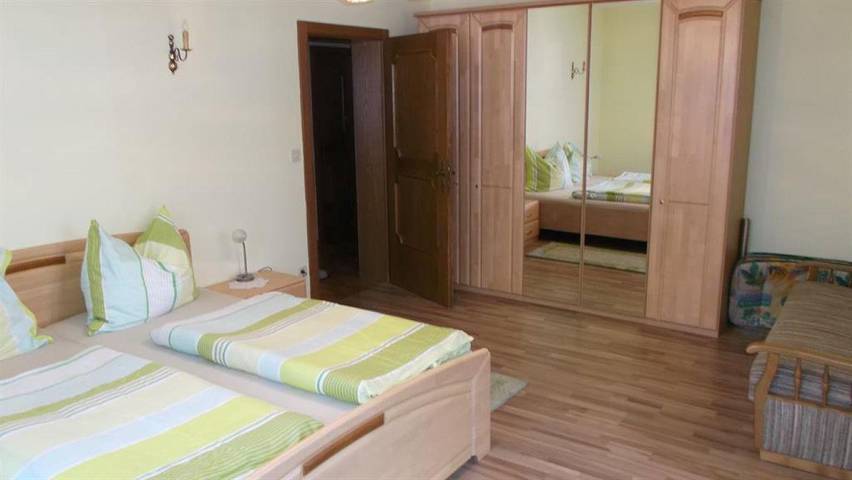 Ferienwohnung für 4 Personen, mit Ausblick und Balkon sowie Garten, mit Haustier - 1