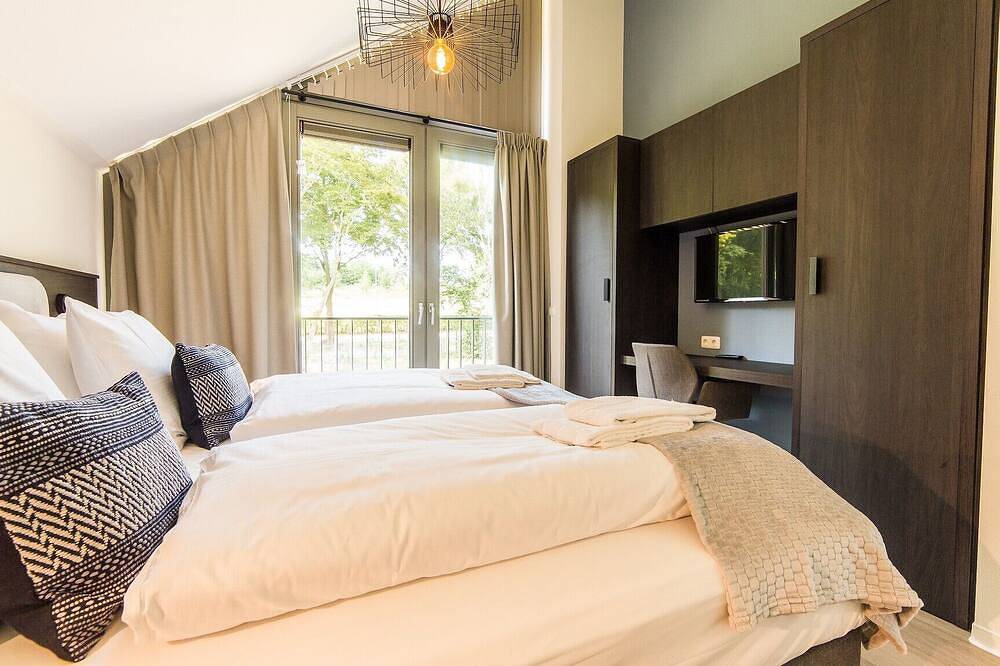 Hertogenvilla Wellness am Wasser – 3 Schlafzimmer / 3 Badezimmer in Maastricht, Hoge Kempen