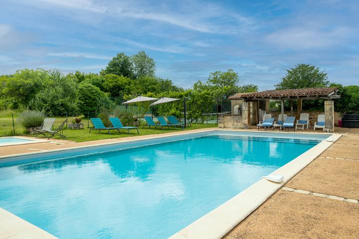 Gîte pour 11 personnes, avec piscine, adapté aux familles dans Mareuil en Périgord - 2
