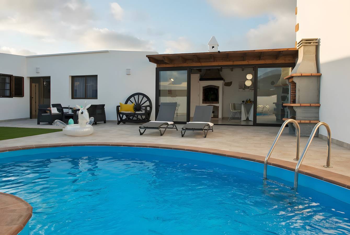 Casa Valeria: casa vacacional espaciosa con WiFi en Mancha Blanca in Mancha Blanca, Tinajo