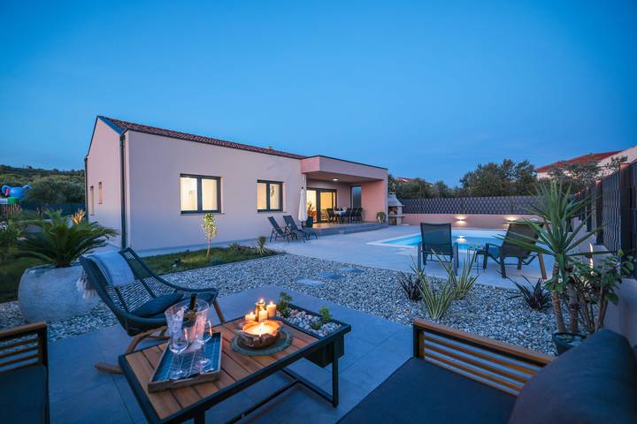 Villa voor 6 personen, met Terras en Tuin in Zadar