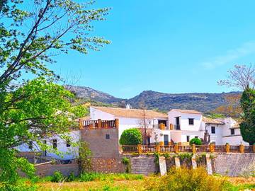 Casa rural para 13 personas, con terraza y piscina en Algarinejo