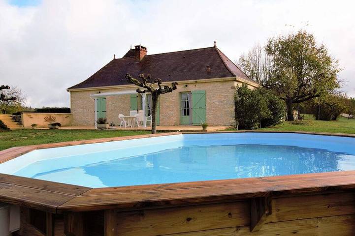 Gîte pour 4 personnes, avec jardin ainsi que piscine et terrasse, animaux acceptés à Thédirac