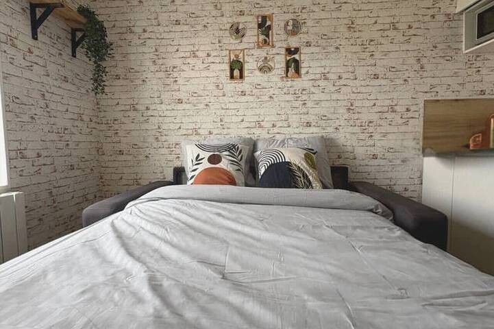 Entire apartment, Cocoon - Tramway 2min - Ideal for business trips in Valenciennes, Valenciennes region