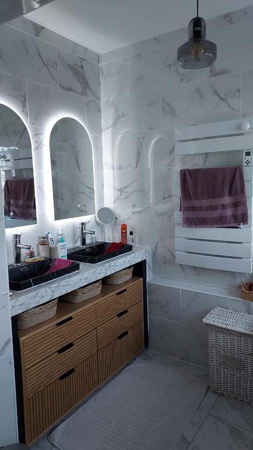 Location de vacances pour 6 personnes, avec jacuzzi et balcon dans Abondant - 4