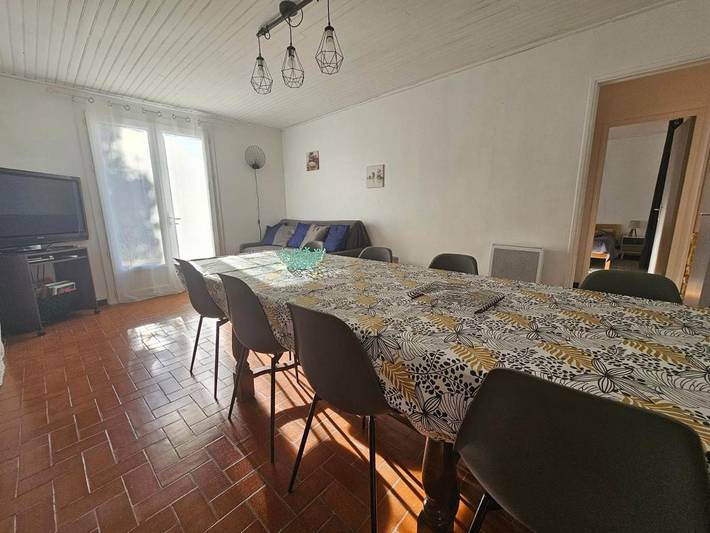 Gîte pour 10 personnes, avec jardin et piscine, animaux acceptés à Coursan - 4