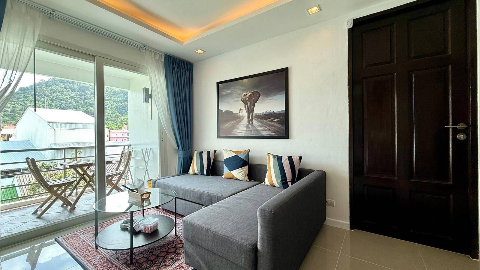 Ganze Ferienwohnung, 6-20 2 Schlafzimmer und 2 Badezimmer 1 km zu Fuß zum Patong Beach in Patong Beach, Phuket