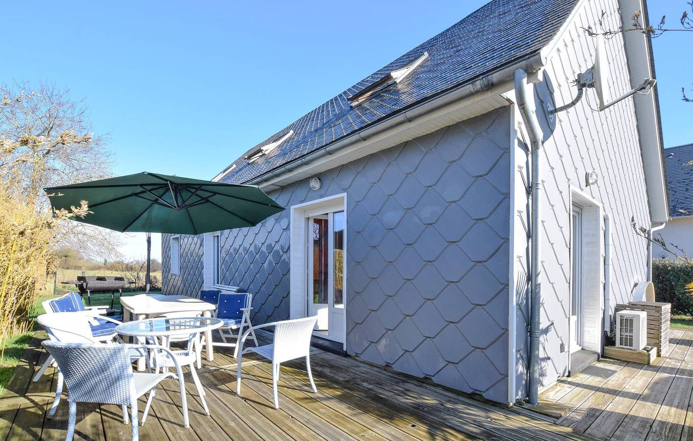 Appartement confortable avec lit pour bébé, WiFi et parking à 2 km de Villers-sur-Mer in Auberville, Région de Lisieux