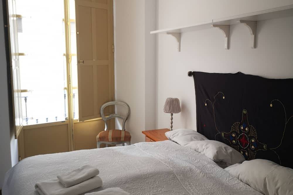 Entire apartment, Beautiful Apartment In Historic Heart in Malaga Centro Historico, Malaga