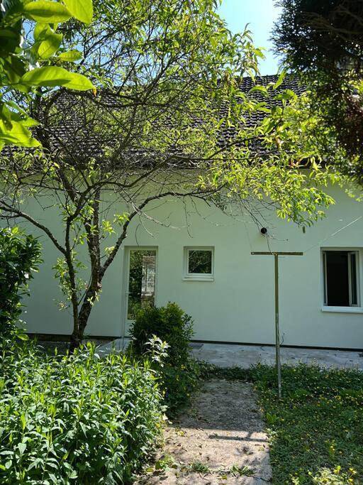 Three-Bedroom House in Venarey-les-Laumes, Région de Montbard