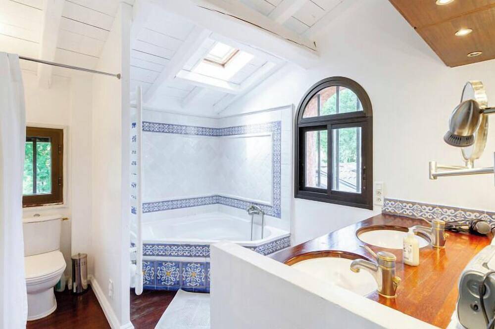 Villa Musha, à 6 km de Toulouse-est, 220m2, 5 chambres, calme écrin de verdure in Pin-Balma, Toulouse et ses environs