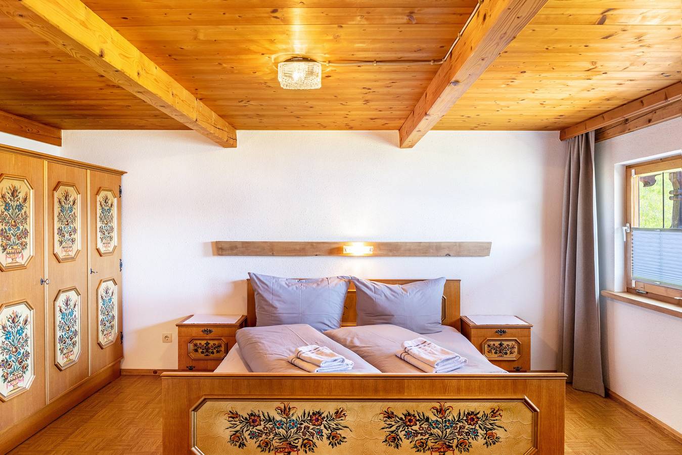 Zimmer 'Doppelzimmer 1. Stock' mit Bergblick in Stummerberg, Ski-Optimal Hochzillertal
