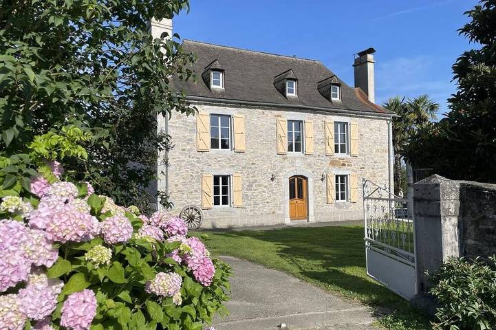 Location de vacances pour 12 personnes, animaux acceptés à Asson