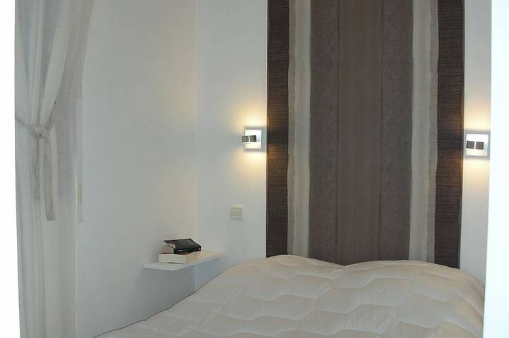 Gîte pour 2 personnes, avec terrasse dans Plage du Débarquement (La Croix-Valmer) - 2